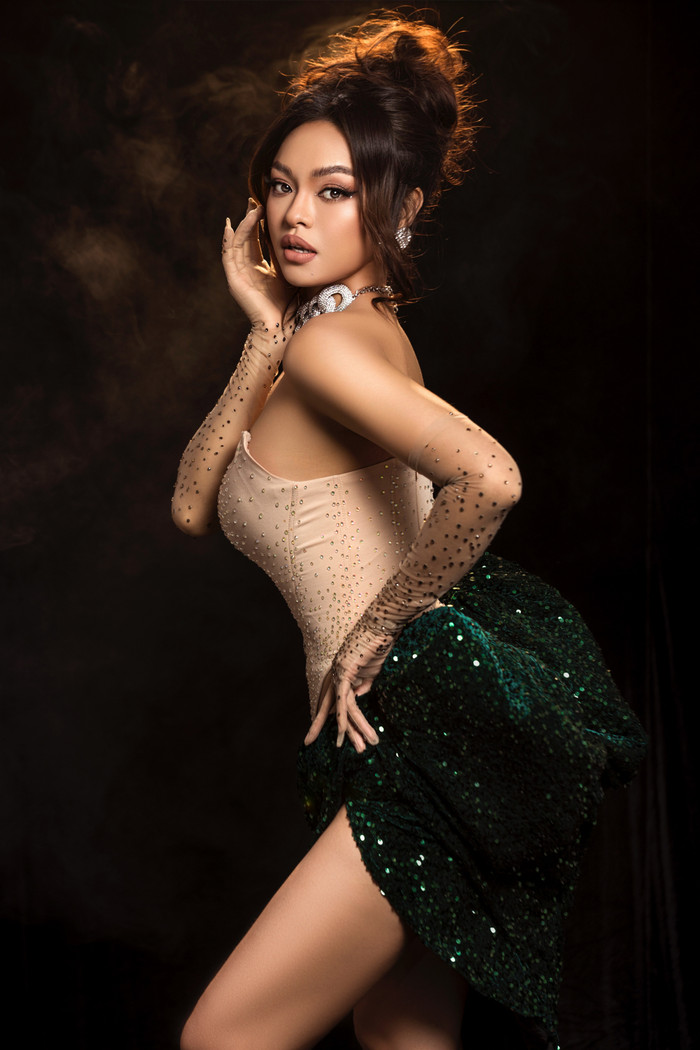 'Còn việc Mai ngồi ở đây làm mentor là giúp mấy bạn được trải nghiệm và đi sâu vào các vòng trong nhiều nhất có thể. Mong rằng khán giả hiểu và yêu thương Mai. Ngoài ra, Mai cũng nghĩ là mình sống xởi lởi trời cho'.