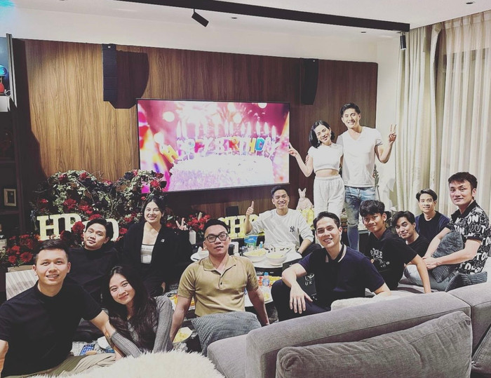Lâm Bảo Châu đăng tải loạt khoảnh khắc ấm áp, hạnh phúc trong ngày sinh nhật bên gia đình và người thương.