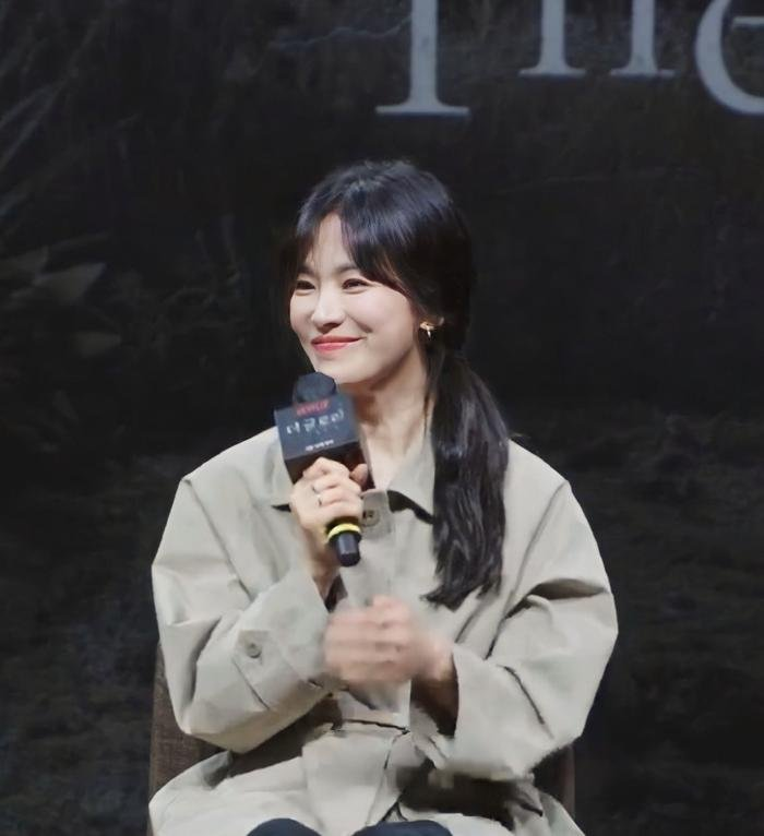 Nhan sắc Song Hye Kyo bị ảnh hưởng cũng do quá trình ăn kiêng trong thời gian dài. 