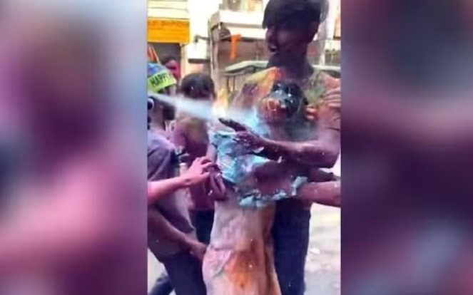 Vụ nữ du khách Nhật Bản bị sàm sỡ tại lễ hội Ấn Độ: Bất ngờ lời xin lỗi của nạn nhân Ảnh 2