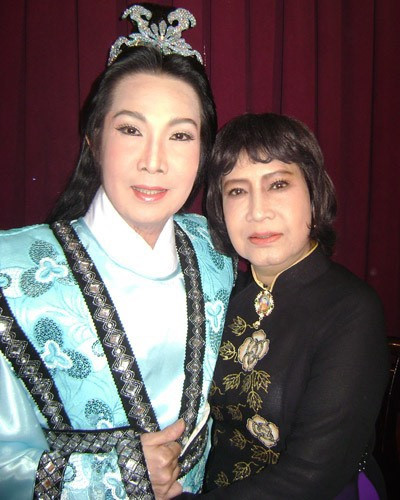 Tình thầy trò, tình bạn bè bao năm qua giữa NSƯT Diệu Hiền - NSƯT Vũ Linh khiến nhiều người ngưỡng mộ.