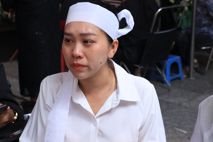 Ca sĩ Hồng Phượng - cháu cố NSƯT Vũ Linh lên tiếng về những ồn ào trong lễ tang vừa qua.