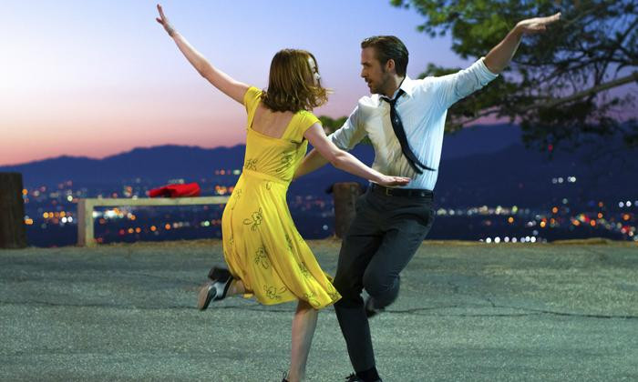 Thời trang điện ảnh: Chiếc váy vàng LaLaLand - Phép màu Hollywood dành cho nàng thơ hiện đại Ảnh 1