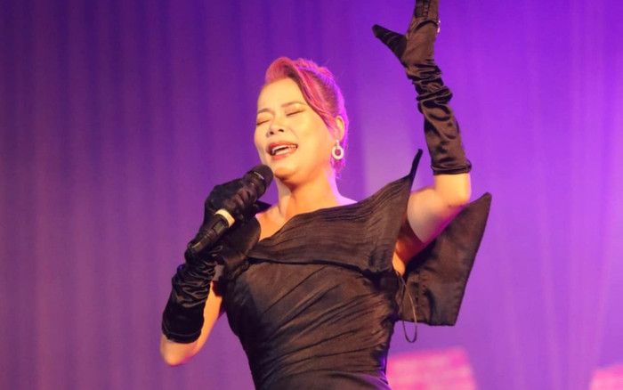 Một ca sĩ nổi tiếng Vbiz châm biếm: 'Làm người nổi tiếng không dễ, việc đầu tiên là phải học xong lớp 12' Ảnh 2