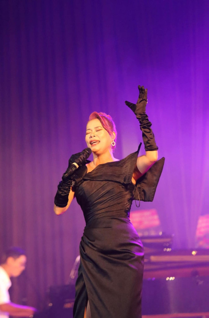 Ca sĩ Mỹ Lệ cho rằng việc đầu tiên phải làm để trở thành người nổi tiếng là học xong lớp 12, chí ít là hết cấp 2.