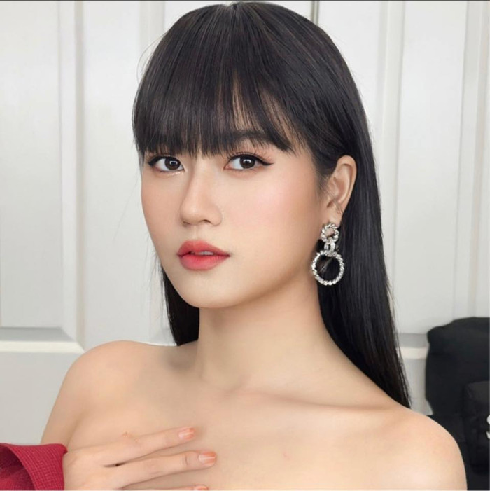 Lâm Vỹ Dạ đặc biệt ưa chuộng phong cách trang điểm nhẹ nhàng, tự nhiên trong thời gian vừa qua