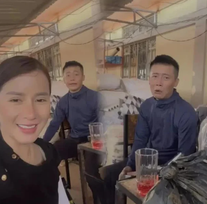 Độ 'sống ảo' của bà Nhân Vlog từng khiến Quang Linh 'méo mặt' khi sang châu Phi làm từ thiện Ảnh 2