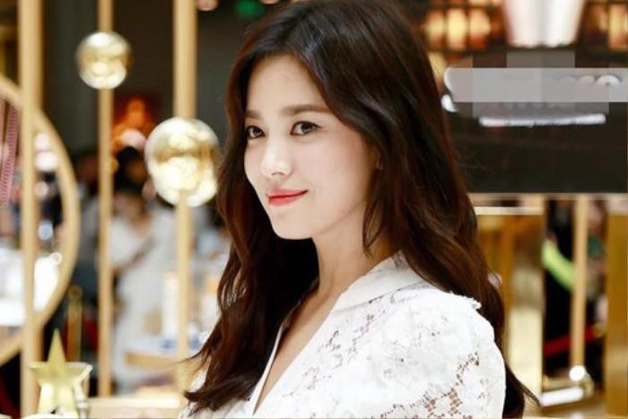 Song Hye Kyo bất ngờ 'đánh bại' Kim Tae Hee và Park Min Young, lấn át cả Jun Ji Hyun lẫn Park Shin Hye Ảnh 1