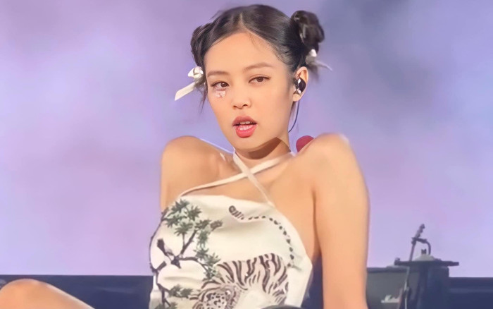 Jennie đã biết sợ sau bão chỉ trích vì dáng ngồi kém duyên? Ảnh 2
