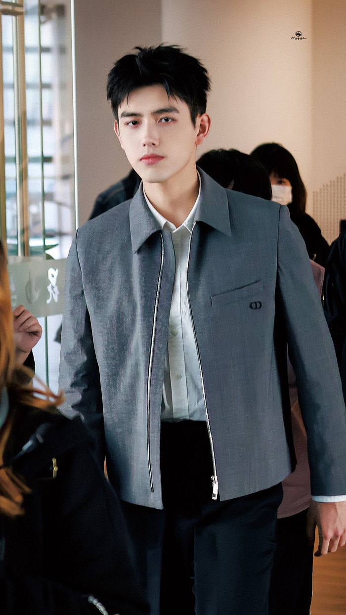 Trần Phi Vũ lần đầu lộ diện sau ồn ào giường chiếu: Visual mê mẩn, ánh mắt buồn rười rượi gây chú ý Ảnh 2