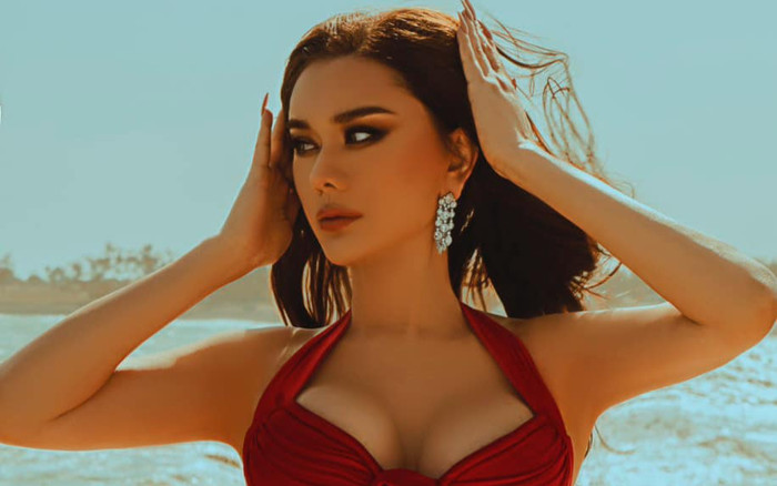 Lâm Khánh Chi xả ảnh bikini đầy nóng bỏng, muốn 'ngã vào lòng đại gia' Ảnh 2