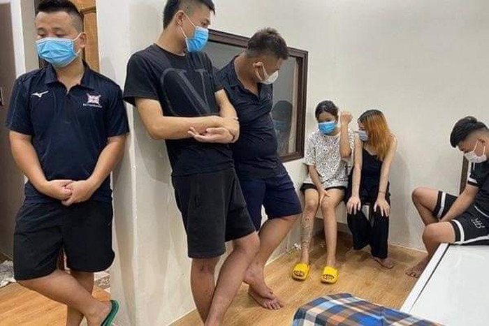 Các nam nữ thanh niên bị bắt quả tang sử dụng trái phép chất ma túy