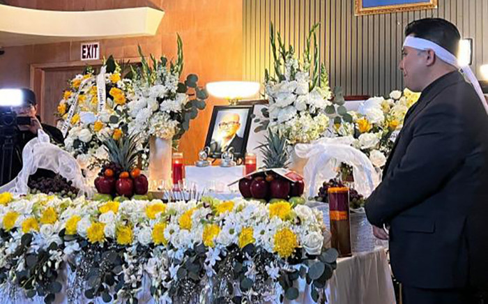 Lễ đưa tang NSND Diệp Lang: Vợ cố nghệ sĩ khóc ngất, đạo diễn Diệp Tiên thất thần Ảnh 2