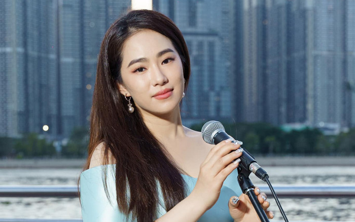 Chơi lớn như Lương Bích Hữu: Hát nhạc hot TikTok bằng 2 tone giọng khiến ai cũng trầm trồ Ảnh 2