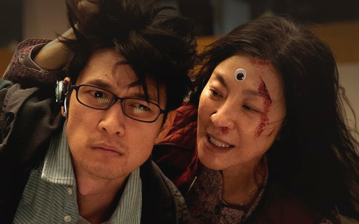 Quá khủng khiếp: Doanh thu Everything Everywhere All At Once tăng 560% sau khi thắng Oscar 2023 Ảnh 2
