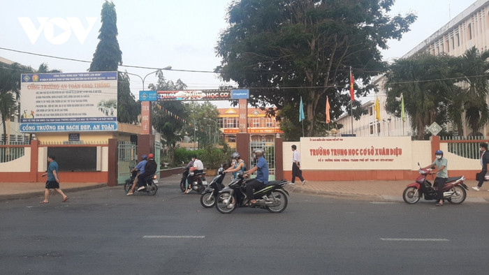 Nhắn tin 'gạ tình' cho nữ sinh rồi tỏ vẻ mình là nạn nhân, thầy giáo 'cắn rứt lương tâm' khai sự thật Ảnh 1