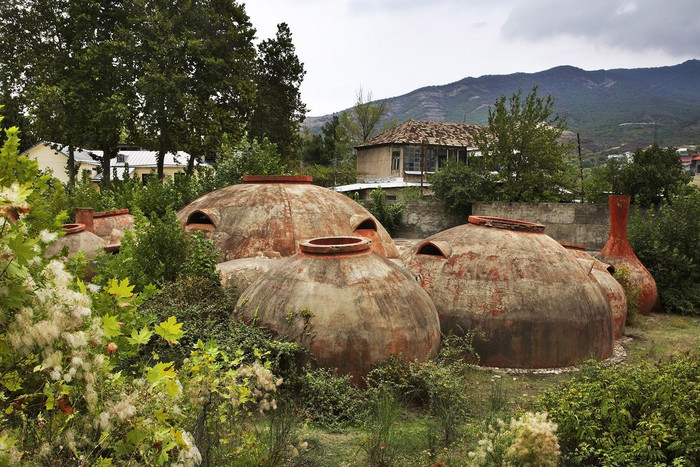 Rượu vang từ Georgia Qvevri