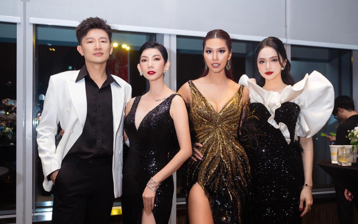 Sau cuộc 'khẩu chiến' căng đét, Hà Anh - Xuân Lan đã chịu đứng chung một khung hình Ảnh 2