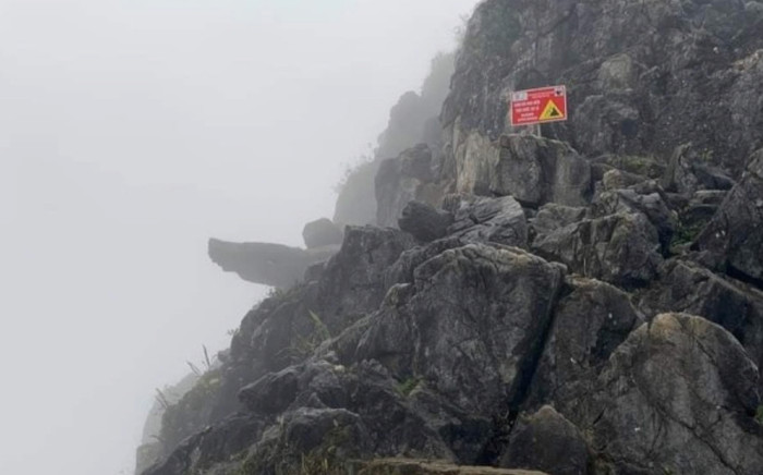 Cố leo ra mỏm đá 'tử thần' ở Hà Giang, du khách người Anh gặp nạn Ảnh 2