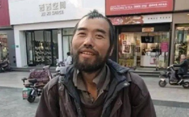 Thủ khoa đại học, sau 26 năm 'vui vẻ' trở thành ăn xin Ảnh 2