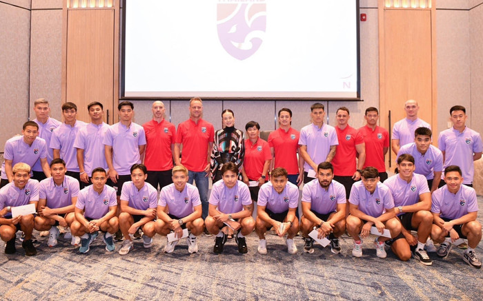 Tuyển Thái Lan hội quân đá hai trận giao hữu, dành bất ngờ lớn cho Madam Pang Ảnh 2