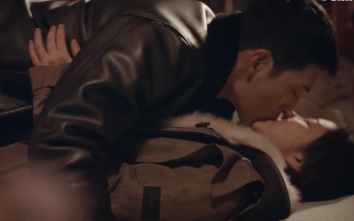 Ngã ngửa với sự thật đằng sau cảnh giường chiếu của Đàm Tùng Vận và bạn trai Ảnh 1