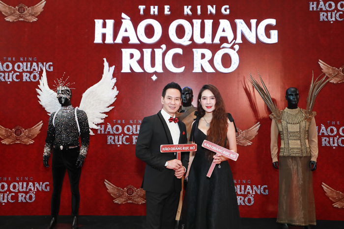 Hình ảnh gần nhất của đôi vợ chồng viên mãn nhất nhì Vbiz, vẻ đẹp ở tuổi 38 của Minh Hà chưa từng 'ngán' bất kỳ ống kính sự kiện nào . 