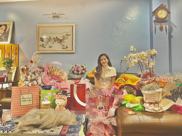 Choáng trước giá trị quà tặng Nam Em nhận được sau đêm diễn: Không thua kém Hồ Văn Cường! Ảnh 1