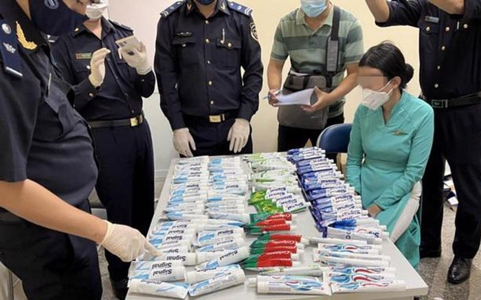 Nữ tiếp viên nào có vai trò quan trọng nhất trong số 4 tiếp viên hàng không xách hơn 11kg ma túy? Ảnh 2