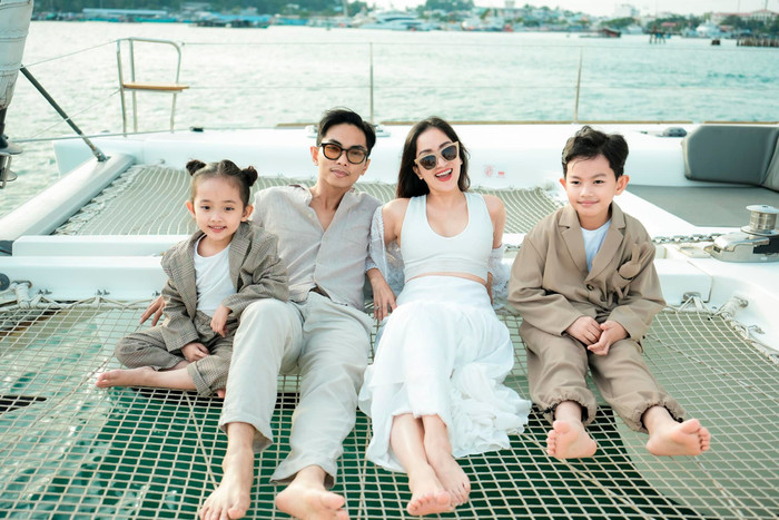 Vợ chồng Khánh Thi Phan Hiển luôn yêu chiều các con