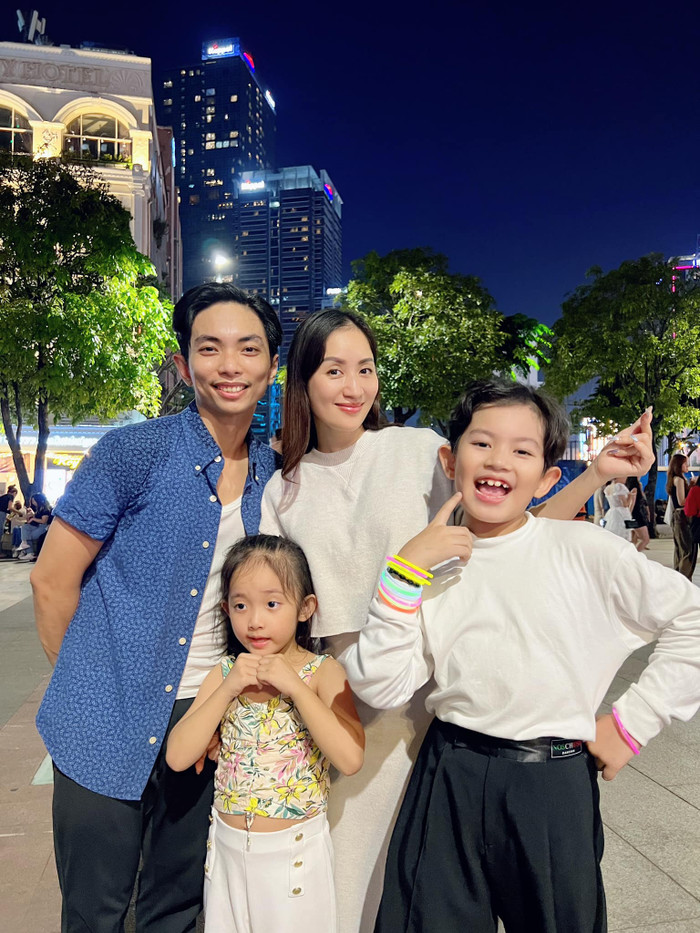 Gia đình Khánh Thi Phan Hiển