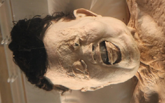 Bí ẩn xác ướp 2.100 năm tuổi nằm sâu dưới lòng đất vẫn 'tươi', còn nguyên tóc và máu trong tĩnh mạch Ảnh 2