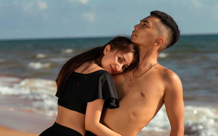 Phan Hiển ngậm ngùi không có tiền mua quà tặng sinh nhật vợ, lý do xuất phát từ 'nóc nhà' Ảnh 2