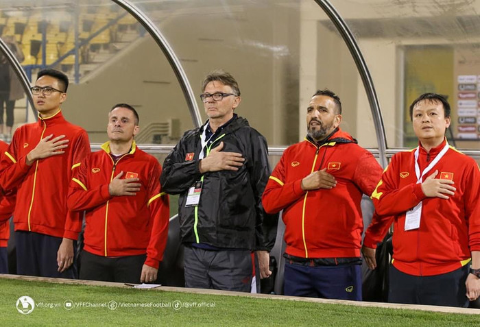 HLV Troussier đã có màn ra mắt không được như kỳ vọng khi U23 Việt Nam thua Iraq 0-3. Ảnh: VFF