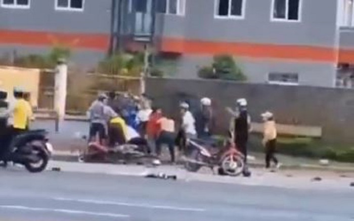 3 phụ nữ trung niên vừa gặp nhau đánh nhau, biết nguyên nhân ai nấy đều ngán ngẩm Ảnh 2