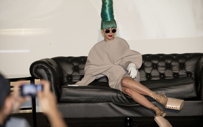 Lady Gaga và những đôi giày 'cà kheo' dị biệt, nhìn thôi đã thấy tiền đình! Ảnh 2