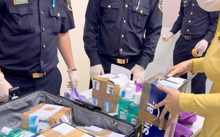 Cục Hàng không Việt Nam sẽ xử lý 4 tiếp viên xách hơn 11kg ma túy vừa được trả tự do Ảnh 2