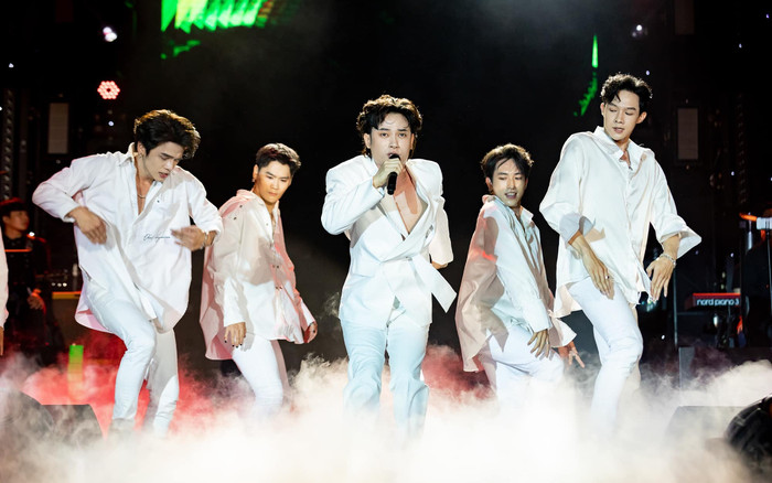 Nhảy nhót ầm ầm trên sân khấu nhưng khán giả lại la hét vì chàng trai khác: Trúc Nhân biết liệu có buồn? Ảnh 2