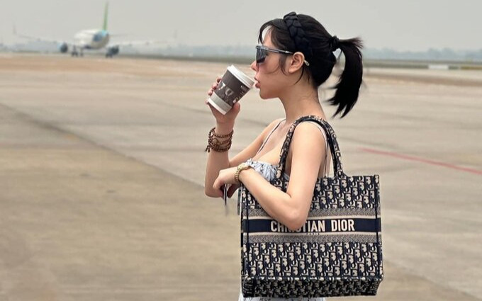 Phản ứng của bạn gái Huỳnh Anh khi bị chụp lén ở chốn đông người Ảnh 2