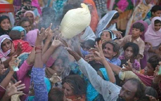 9 người thương vong khi giẫm đạp nhau giành bột mì miễn phí ở Pakistan Ảnh 2