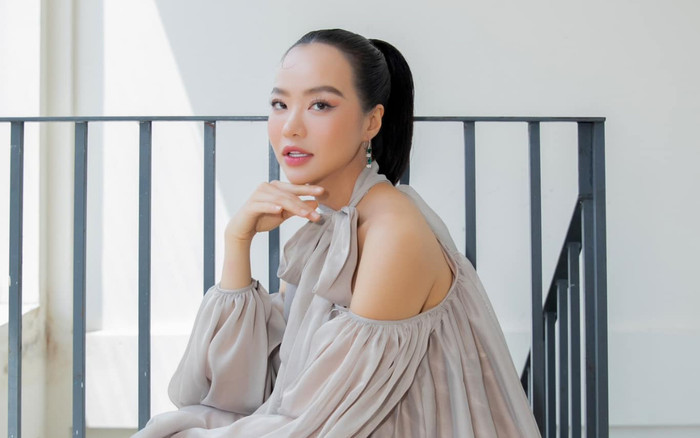 Sao nữ Vbiz cảnh báo netizen không cho số điện thoại người lạ khi 'check in' hành lí tại sân bay Ảnh 2