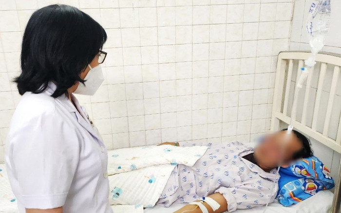 Tự đắp lá trộn muối chữa gout, người đàn ông mất ngón chân Ảnh 2