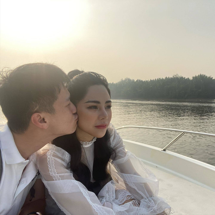  Bị nói bỏ bùa Huỳnh Anh, bạn gái đáp trả: Nếu cao tay, mình bùa tỷ phú thế giới cho sướng rồi Ảnh 2