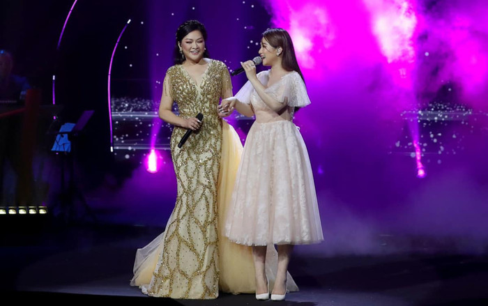 Biểu diễn cùng Lương Bích Hữu, Như Quỳnh U60 vẫn hát nhạc trẻ cực ngọt khiến fan tan chảy Ảnh 2