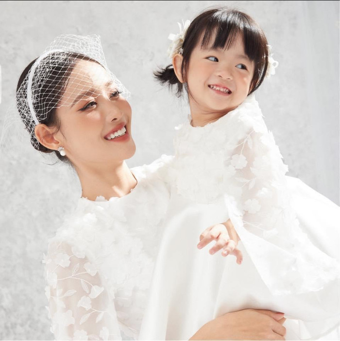 Trương Mỹ Nhân và con gái