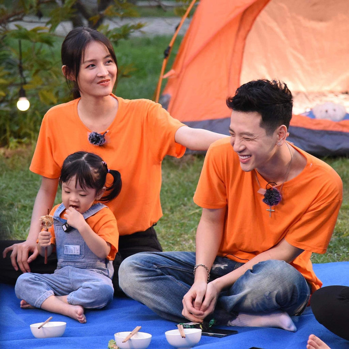 Hiện tại cô đang tận hưởng cuộc sống bình yên, êm đềm bên cạnh Phí Ngọc Hưng và con gái