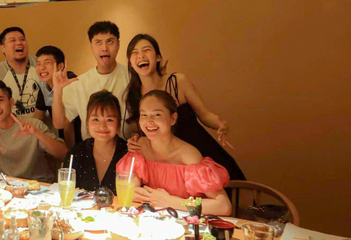 Thanh Sơn - Khả Ngân cùng nhau thực hiện những kiểu lầy lội khi chụp ảnh.