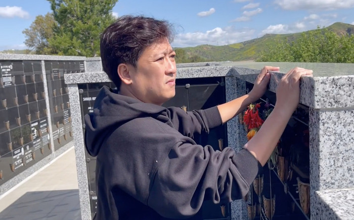 Xúc động khoảnh khắc Trường Giang thăm mộ cố nghệ sĩ Chí Tài, tiết lộ sở thích đàn anh thuở sinh thời Ảnh 2