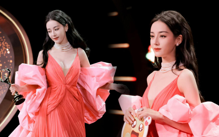 Địch Lệ Nhiệt Ba đẹp 'phát sáng' tại Đêm Hội Weibo 2023: Qua cam thường thì như thế nào? Ảnh 2