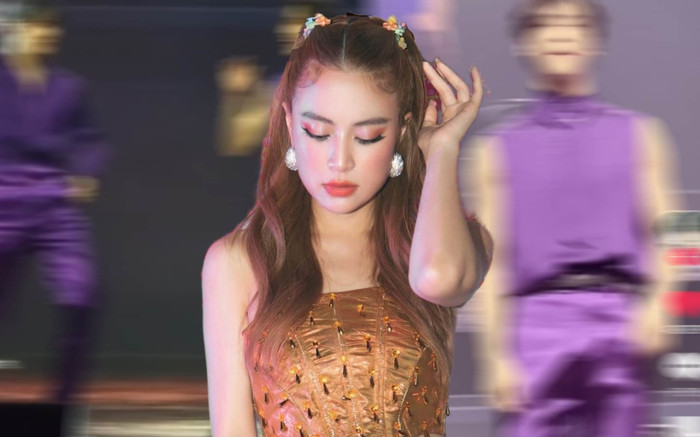 Thêm 2 nam ca sĩ đình đám Hàn Quốc 'mê mệt' Hoàng Thùy Linh: Cơ bắp cuồn cuộn nhưng nhí nhố vô cùng! Ảnh 2